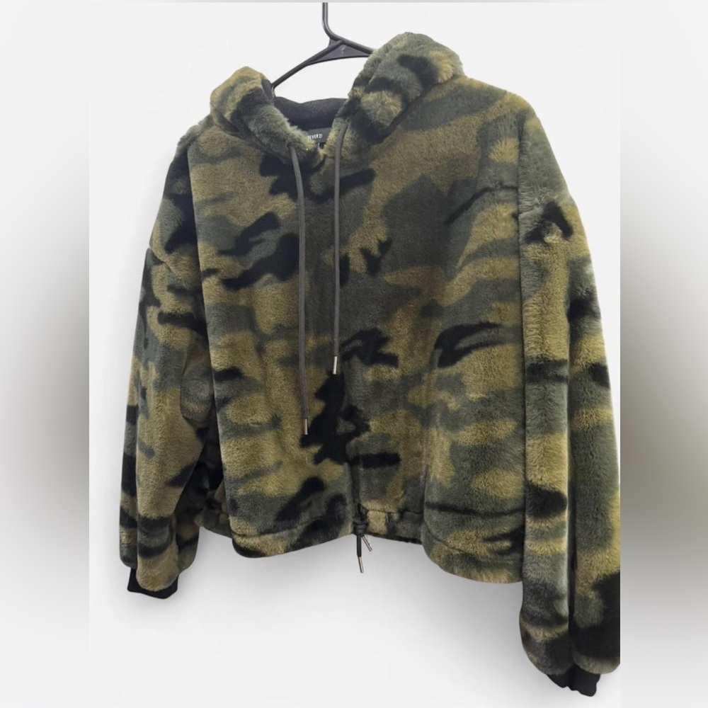 Forever 21 womens M winter long sleeve Faux Fur Camo punk goth Hooded Sweatshirt